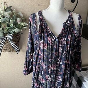 Torrid Woman’s Plus Floral Button-Down Cold Shoulder Longsleeve Blouse 4X